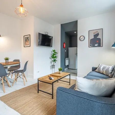 Tsarevets Big Group N7even Free Str. Parking Apartman